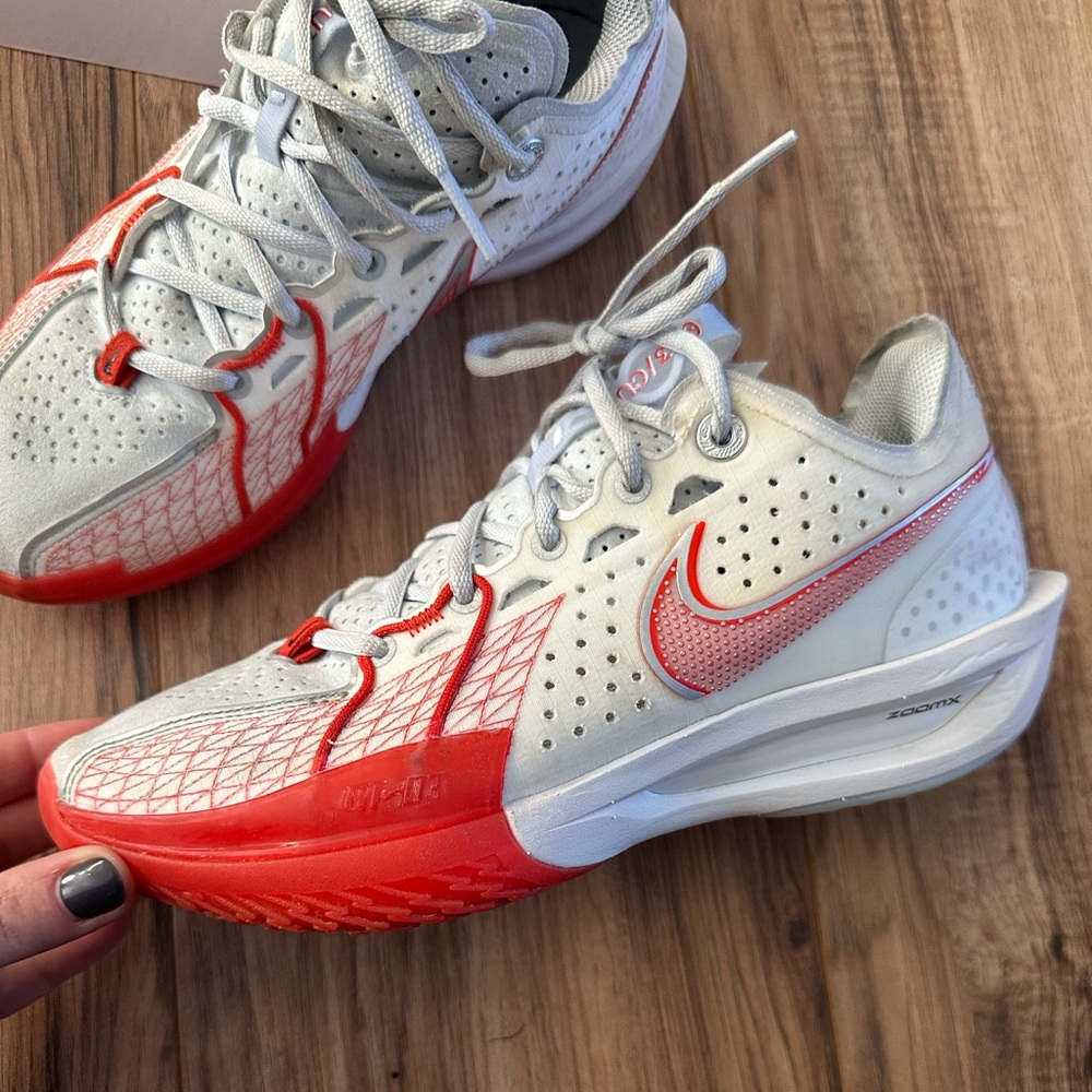 Nike GT cut 3. mens 6.5. womans 8